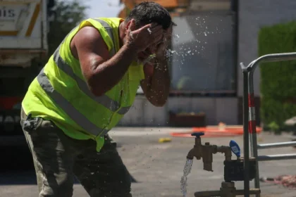 ΕΚΤΑΚΤΟ: Παύση υπαίθριων εργασιών και ντελίβερι, σήμερα από τις 12 το μεσημέρι, λόγω καύσωνα - Απαγόρευση και σε περιοχές της Δυτ. Ελλάδας