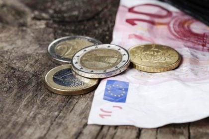 Συνάλλαγμα: Το ευρώ ενισχύεται 0,07%, στα 1,1553 δολάρια