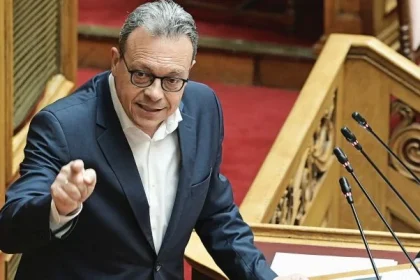 Φάμελλος: Η κυβέρνηση παράγει σκάνδαλα και τρέχει να τα κουκουλώσει