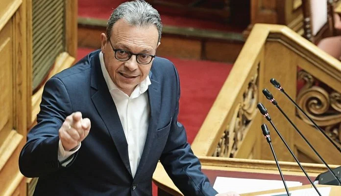 Φάμελλος: Η κυβέρνηση παράγει σκάνδαλα και τρέχει να τα κουκουλώσει