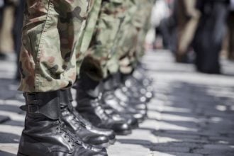 Ανακοινώσεις Δένδια: Θητεία μόνο στον Στρατό Ξηράς, αυξάνεται ο μισθός των στρατευμένων από €8 ευρώ σε €50- €100