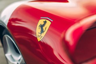 Ποιος διάσημος διαθέτει 180 αμάξια και 160 μηχανές αλλά καμία Ferrari;