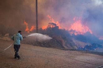 Φωτιά στην Εύβοια: Νέο μήνυμα του 112 για εκκένωση 