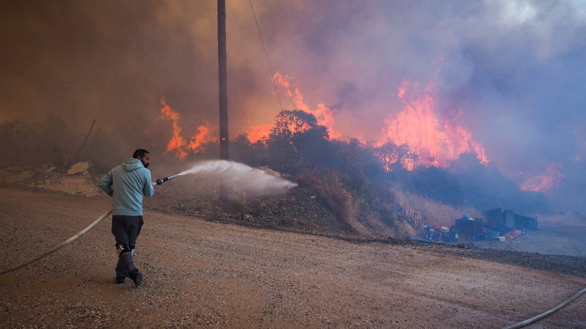 Φωτιά στην Εύβοια: Νέο μήνυμα του 112 για εκκένωση 
