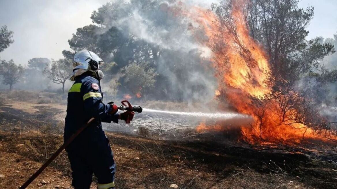 Διαδοχικά πύρινα μέτωπα σε 5 περιοχές και μηνύματα από το 112