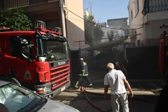 Φωτιά σε μεζονέτα: Στο νοσοκομείο με εγκαύματα ένοικος που απεγκλωβίστηκε