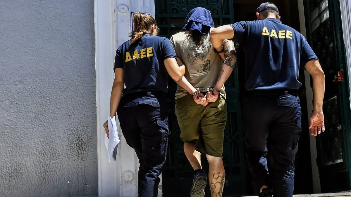 Ποινική δίωξη σε βαθμό κακουργήματος για τους δύο συλληφθέντες για την τεράστια φωτιά στον Φενεό Κορίνθου