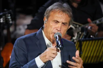 Γιώργος Νταλάρας: Υπάρχουν νέοι τραγουδιστές με ταλέντο που αλλάζουν τις μούρες τους