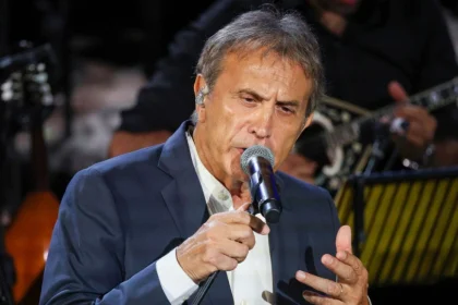 Γιώργος Νταλάρας: Υπάρχουν νέοι τραγουδιστές με ταλέντο που αλλάζουν τις μούρες τους