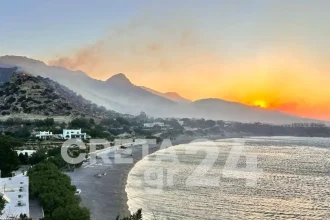 Δραματική η κατάσταση από την φωτιά στην Ιεράπετρα - Στη μάχη από το πρωί τα εναέρια μέσα – Καμένα σπίτια και συνεχείς εκκενώσεις