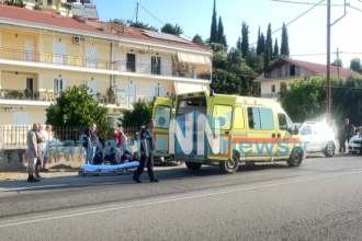 Ναύπακτος: Σύγκρουση δικύκλου με ΙΧ - Ένας τραυματίας ΒΙΝΤΕΟ
