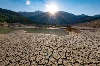 Καύσωνας με 53°C στο Ιράν: Διακοπές σε νερό και ρεύμα, κλείνουν δημόσιες υπηρεσίες