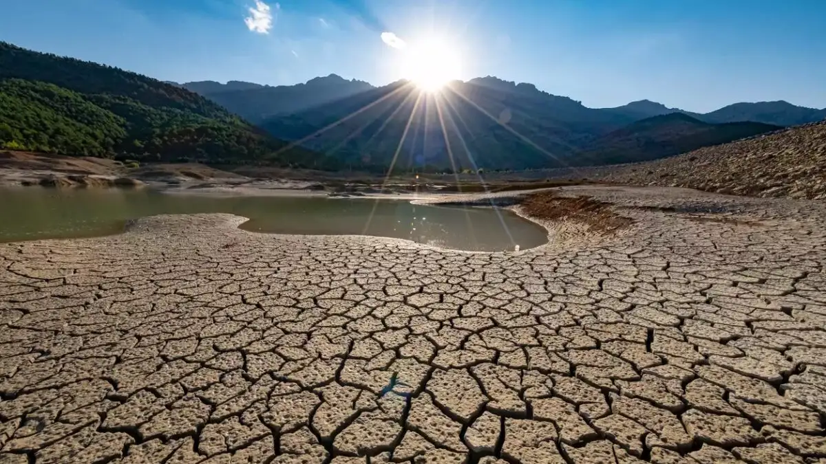 Καύσωνας με 53°C στο Ιράν: Διακοπές σε νερό και ρεύμα, κλείνουν δημόσιες υπηρεσίες