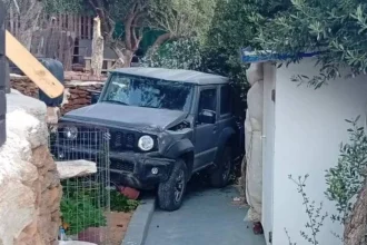 Τήνος: Τζιπ παρασύρθηκε από τον αέρα και έπεσε μέσα σε σπίτι