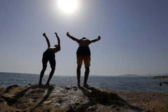 Έρχεται κύμα καύσωνα από το Σάββατο - Θα πλήξει και τη Δυτ. Ελλάδα με την θερμοκρασία να ...χτυπά "κόκκινο"