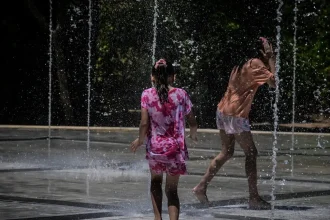Στο «φούρνο» η χώρα με νέο κύμα καύσωνα όλη την εβδομάδα – Εκρηκτικό «κοκτέιλ» με αυξημένο κίνδυνο πυρκαγιών
