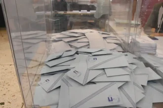 Δημοσκόπηση Prorata: Η ΝΔ προηγείται 13,5 μονάδες του ΠΑΣΟΚ – Σημαντική πτώση για Πλεύση Ελευθερίας