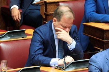 Ο Κώστας Αχ. Καραμανλής παραπέμπεται με 157 «ναι» στο δικαστικό συμβούλιο για τα Τέμπη