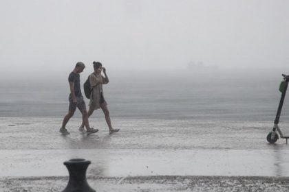 Καιρός: Μετά τον καύσωνα έρχονται μπόρες και ισχυροί άνεμοι
