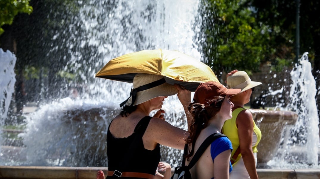 Πολιορκείται από τον καύσωνα η χώρα με 44άρια - Αύριο η χειρότερη ημέρα για τη Δυτ. Ελλάδα