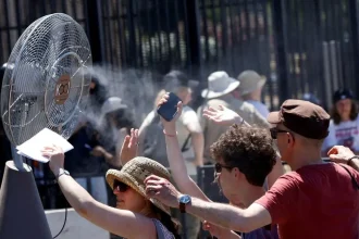 Καιρός: Ο καύσωνας ξεκινά – Πώς θα καταλάβουμε τα συμπτώματα της θερμικής εξάντλησης και της θερμοπληξίας