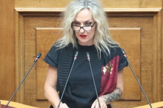Τζώρτζια Κεφαλά: Η βουλευτής της Πλεύσης Ελευθερίας τραγούδησε από το βήμα της Βουλής!