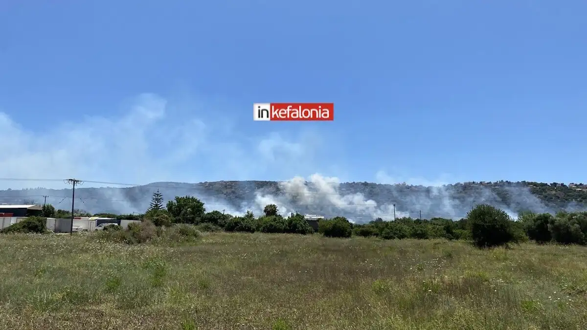 Φωτιά στην Κεφαλονιά - Σηκώθηκαν 2 αεροσκάφη και ένα ελικόπτερο