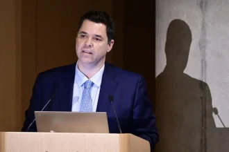 Ατύχημα για τον υφυπουργό Θανάση Κοντογεώργη: Έσπασε τον αστράγαλό του 