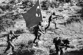 20 Ιουλίου 1974: Η αποφράδα ημέρα για τη Μεγαλόνησο ΦΩΤΟ