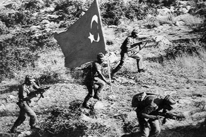 20 Ιουλίου 1974: Η αποφράδα ημέρα για τη Μεγαλόνησο
