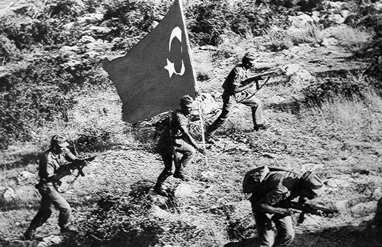 20 Ιουλίου 1974: Η αποφράδα ημέρα για τη Μεγαλόνησο ΦΩΤΟ