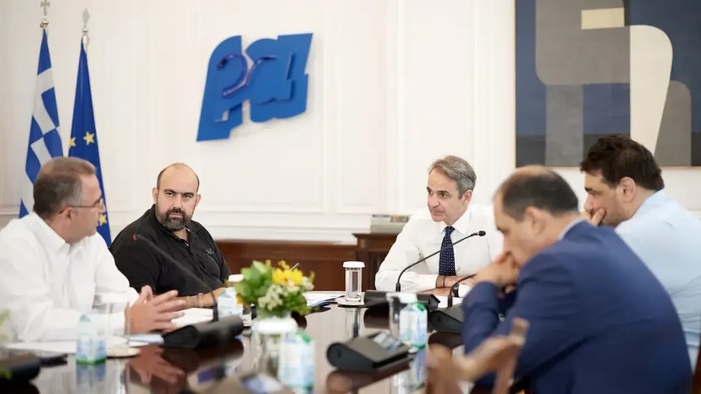 Μοντέλο βόρειας Εύβοιας για τα Κύθηρα μετά την πυρκαγιά αποφασίστηκε στη συνάντηση Μητσοτάκη με τον δήμαρχο