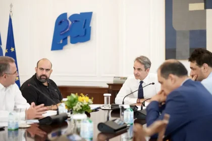 Μοντέλο βόρειας Εύβοιας για τα Κύθηρα μετά την πυρκαγιά αποφασίστηκε στη συνάντηση Μητσοτάκη με τον δήμαρχο