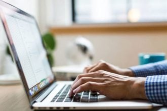 Στην Ελλάδα και σε τέσσερις ακόμα χώρες της ΕΕ δοκιμαστικά η εφαρμογή επαλήθευσης ηλικίας, για τη χρήση στο διαδίκτυο