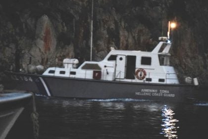 Λευκάδα: Όλα καλά για τους εγκλωβισμένους κοντά στον Μύλο, σταμάτησαν οι έρευνες για τις γυναίκες με SUP