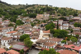 Η νέα ρύθμιση για τη δόμηση στους οικισμούς - Η λύση, οι προβλέψεις και οι εξαιρέσεις