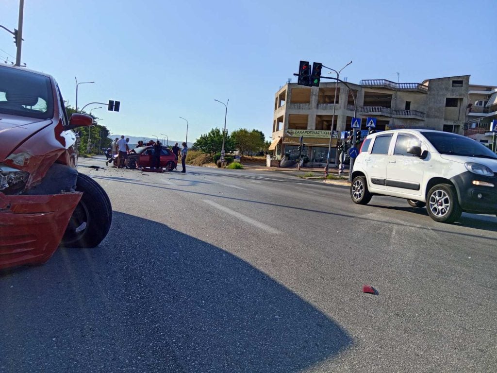 Φοβερή μετωπική στην Αντιρρίου-Ιωαννίνων - ΔΕΙΤΕ πως έγιναν τα αυτοκίνητα (ΒΙΝΤΕΟ)