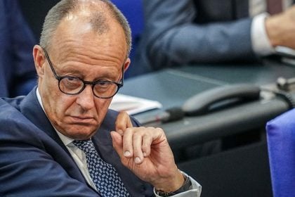 «Μη ρεαλιστική» η πιθανότητα για μηδενικούς δασμούς μεταξύ ΕΕ – ΗΠΑ, δήλωσε ο καγκελάριος Μερτς