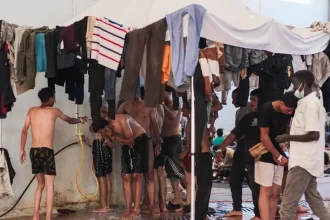 Σχέδιο για κλειστή δομή στην Κρήτη - Τι αποφασίστηκε στη σύσκεψη στο υπουργείο Μετανάστευσης για τις αυξημένες ροές προς το νησί