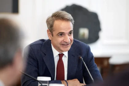 Πυρετός συσκέψεων για Μητσοτάκη τον Αύγουστο – Αντιστροφή του κλίματος και ΔΕΘ στο επίκεντρο