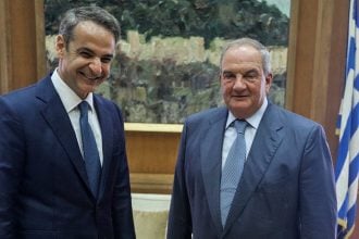 Χάσμα μεταξύ Μητσοτάκη - Καραμανλή