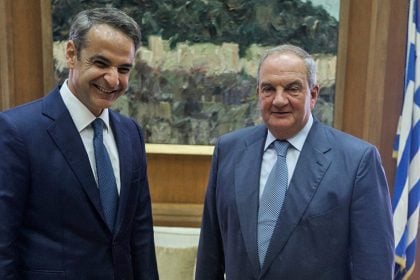 Χάσμα μεταξύ Μητσοτάκη - Καραμανλή