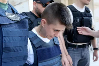 Μουρτζούκου: Τα σκοτεινά σημεία στις δολοφονίες των παιδιών και ο στόχος των αστυνομικών ως την Κυριακή που θα μεταφερθεί στην Πάτρα