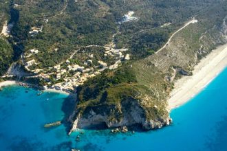 Λευκάδα: Οκτώ άτομα εγκλωβίστηκαν μεταξύ Αγίου Νικήτα και Μύλου - Επιχείρηση της Πυροσβεστικής