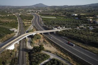 Κίνημα Δημοκρατίας: «Εγκαίνια όσο προλαβαίνουμε στην Πατρών-Πύργου»