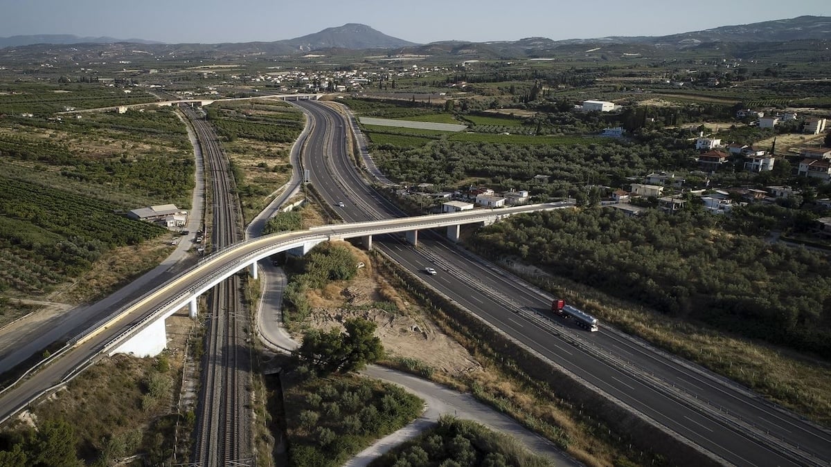 Κίνημα Δημοκρατίας: «Εγκαίνια όσο προλαβαίνουμε στην Πατρών-Πύργου»
