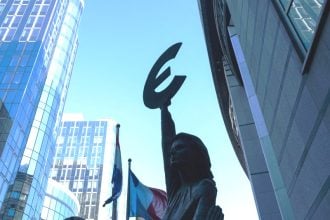 Εγκρίθηκε ο προϋπολογισμός - «μαμούθ» της ΕΕ - 2 τρισ. ευρώ για μια επταετία, 131 δισ. στην Άμυνα