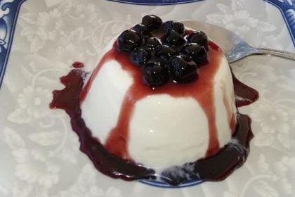 Πανακότα με γλυκό βύσσινο