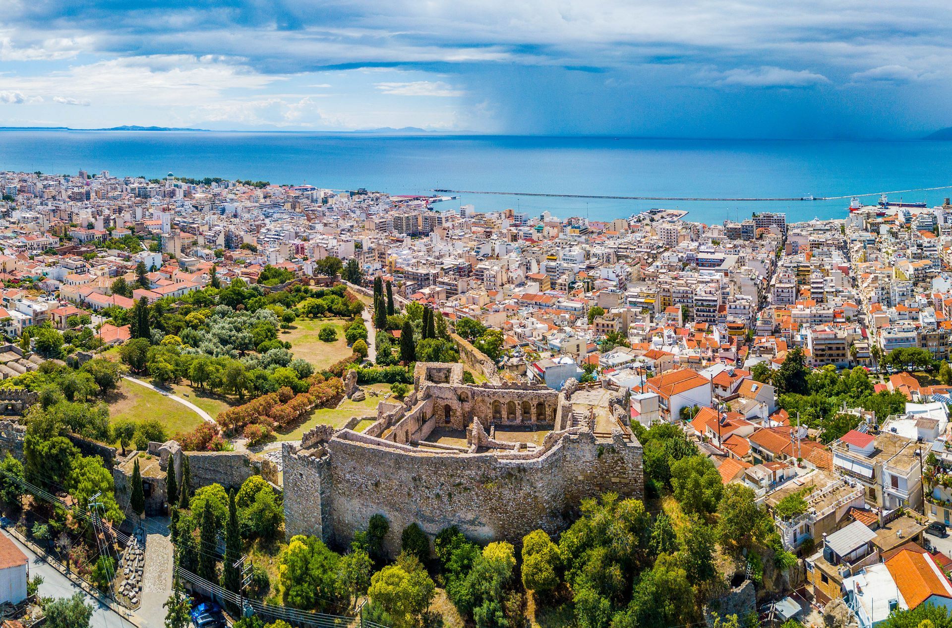 Πραγματική κόλαση στην Πάτρα: Χωρίς ρεύμα η μισή πόλη με 42 βαθμούς!