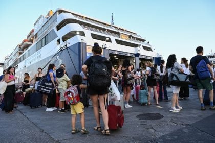 «Σαλπάρουν» οι αδειούχοι του Ιουλίου – «Καίνε» οι τιμές των ακτοπλοϊκών εισιτηρίων